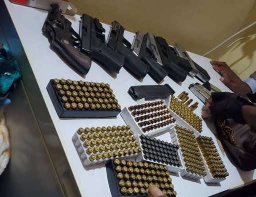 Des armes et des munitions découvertes à la douane de Port-de-Paix une nouvelle fois | AGD, Armes, Chargeurs, douane, Haïti, Munitions, Port-de-Paix
